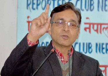 ओलीको गुणगान गाउँदै टोपबहादुर रायमाझीले लगाए प्रचण्डमाथि यी गम्भीर आरोप